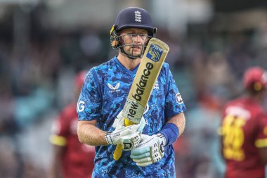 İngiltere 'den Joe Root, Batı Hint Adaları' ndan Shamar Joseph tarafından 3. Metro Bank ODI İngiltere Batı Hint Adaları 'nda 3 Haziran 2025' te Kia Oval, Londra, İngiltere 'de yakalandıktan sonra oyun alanından ayrıldı.