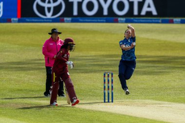 İngiltere 'den Kate Cross Uluslararası Kadınlar Uptonsteel County Ground, Leicester, Birleşik Krallık' ta 4 Haziran 2025 'te Uluslararası İngiltere Kadınlar Batı Hint Adalarına Karşı 2.