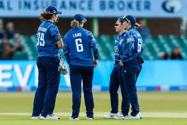 İngiltere Kadınlar 2. Metro Bankası ODI Uluslararası İngiltere Kadınlar Batı Hint Adalarına Karşı Uptonsteel County Ground, Leicester, İngiltere, 4 Haziran 2025