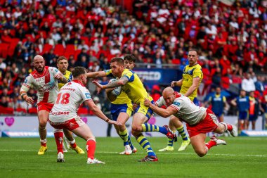 Warrington Wolves 'tan Marc Sneyd, 7 Haziran 2025' te Wembley Stadyumu 'nda oynanan Betfred Challenge Cup Final Warrington Wolves vs Hull KR karşılaşmasında mücadele etti.