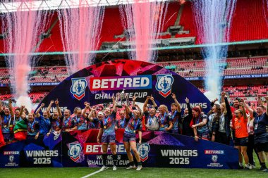 Wigan Warriors, 7 Haziran 2025 'te Wembley Stadyumu' nda oynanan Betfred Kadınlar Meydan Okuma Kupası finalinin ardından kupayı kaldırdı.