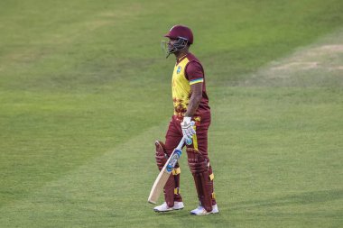 Batı Hint Adaları 'ndan Evin Lewis, 6 Haziran 2025' te İngiltere ile Batı Hint Adaları arasında oynanan Banks Riverside Stadyumu 'nda oynanan 1. Vitality T20 Uluslararası Serisi' nde oyundan çıkarıldıktan sonra sahadan ayrıldı.