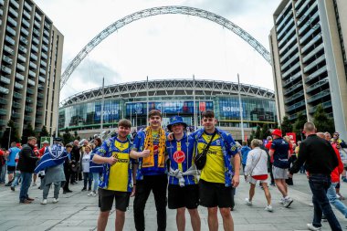 Taraftarlar, Wembley Stadyumu 'na 7 Haziran 2025' te oynanan Betfred Challenge Cup Final Warrington Wolves vs Hull KR karşılaşmasından önce geldi.