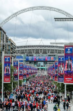 Taraftarlar, Wembley Stadyumu 'na 7 Haziran 2025' te oynanan Betfred Challenge Cup Final Warrington Wolves vs Hull KR karşılaşmasından önce geldi.