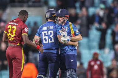 İngiltere 'den Jos Buttler ve İngiltere' den Harry Brook, 3 Haziran 2025 'te Kia Oval, Londra' da düzenlenen 3.