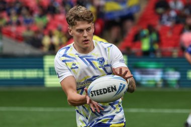Warrington Wolves 'tan Arron Lindop, Betfred Challenge Cup Final Warrington Wolves Hull KR' a karşı 7 Haziran 2025 'te Wembley Stadyumu, Londra' da oynanan karşılaşma öncesi ısınma maçında