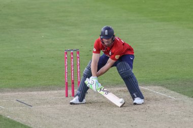 İngiltere 'nin Jos Buttler' ı 1. Vitality T20 Uluslararası Serisi sırasında dört koşu Banks Riverside Stadyumu, Chester-le-street, Birleşik Krallık, 6 Haziran 2025