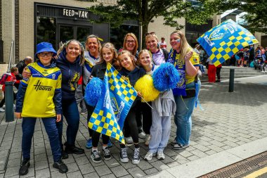 Taraftarlar, Wembley Stadyumu 'na 7 Haziran 2025' te oynanan Betfred Challenge Cup Final Warrington Wolves vs Hull KR karşılaşmasından önce geldi.