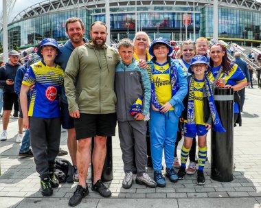 Taraftarlar, Wembley Stadyumu 'na 7 Haziran 2025' te oynanan Betfred Challenge Cup Final Warrington Wolves vs Hull KR karşılaşmasından önce geldi.