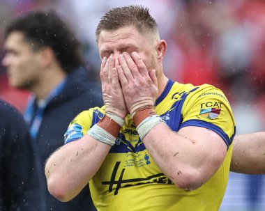 Warrington Kurtları 'ndan üzgün Luke Yates, 7 Haziran 2025' te Wembley Stadyumu 'nda oynanan Betfred Challenge Cup Final Warrington Wolves vs Hull KR maçında...