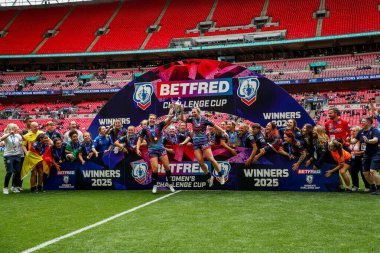 Wigan Warriors, 7 Haziran 2025 'te Wembley Stadyumu' nda oynanan Betfred Kadınlar Meydan Okuma Kupası finalinin ardından kupayı kaldırdı.