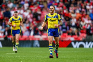 Warrington Wolves 'tan Marc Sneyd, 7 Haziran 2025' te Wembley Stadyumu 'nda oynanan Betfred Challenge Cup Final Warrington Wolves vs Hull KR maçında tepki gösterdi.