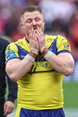 Warrington Kurtları 'ndan üzgün Luke Yates, 7 Haziran 2025' te Wembley Stadyumu 'nda oynanan Betfred Challenge Cup Final Warrington Wolves vs Hull KR maçında...