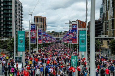 Taraftarlar, Wembley Stadyumu 'na 7 Haziran 2025' te oynanan Betfred Challenge Cup Final Warrington Wolves vs Hull KR karşılaşmasından önce geldi.