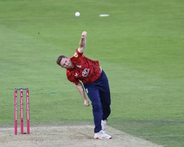 İngiltere 'den Liam Dawson topu 1. Vitality T20 Uluslararası Serisi sırasında Banks Homes Riverside Stadyumu, Chester-le-street, 6 Haziran 2025' te Batı Hint Adaları 'nda veriyor.