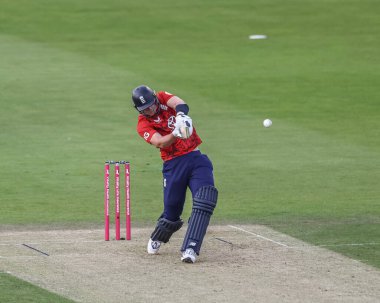 İngiltere 'den Jamie Smith, 6 Haziran 2025' te Banks Homes Riverside Stadyumu 'nda oynanan 1. Vitality T20 Uluslararası Serisi' nde 6 sayı kaydetti.