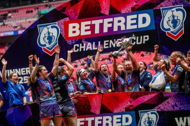 Wigan Warriors, 7 Haziran 2025 'te Wembley Stadyumu' nda oynanan Betfred Kadınlar Meydan Okuma Kupası finalinin ardından kupayı kaldırdı.