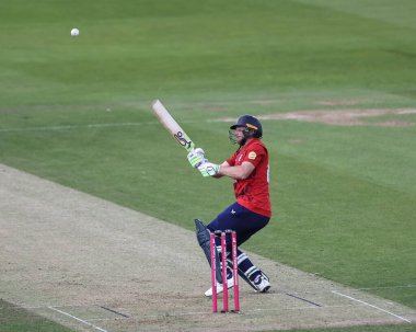 İngiltere 'nin Jos Buttler' ı 1. Vitality T20 Uluslararası Serisi 'nde 6 sayılık ters vuruşla Banks Riverside Stadyumu, Chester-le-street, 6 Haziran 2025