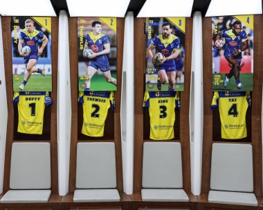 Warrington Wolves 'tan Matt Dufty Warrington Wolves' tan Josh Thewlis Warrington Wolves 'tan Toby King Warrington Wolf' tan Rodrick Tai 'yi soyunma odasında Betfred Challenge Kupası final Warrington Wolves' a karşı Wembley Stadyumu 'nda Hull KR maçında yendi.