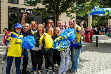 Taraftarlar, Wembley Stadyumu 'na 7 Haziran 2025' te oynanan Betfred Challenge Cup Final Warrington Wolves vs Hull KR karşılaşmasından önce geldi.