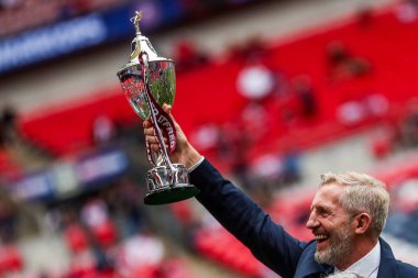 Wigan Warriors, 7 Haziran 2025 'te Wembley Stadyumu' nda oynanan Betfred Kadınlar Meydan Okuma Kupası finalinin ardından kupayı kaldırdı.