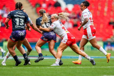 St Helens 'ten Shona Hoyle, 7 Haziran 2025' te Wembley Stadyumu 'nda düzenlenen Betfred Kadınlar Yarışması Finali' nde Wigan Warriors 'a karşı mücadele etti.