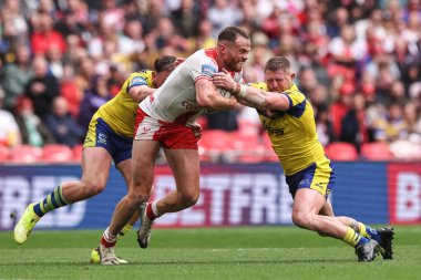 Hull KR 'dan Joe Burgess, Warrington Wolves' tan Ben Currie ve Warrington Wolves 'tan Luke Yates tarafından 7 Haziran 2025' te Wembley Stadyumu 'nda oynanan Betfred Challenge Cup Final Warrington Wolves vs Hull KR maçında yenildi.