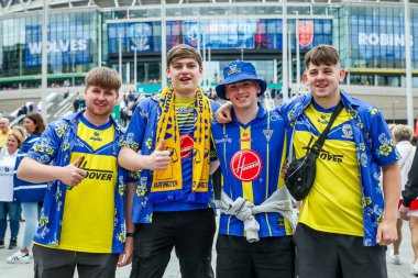 Taraftarlar, Wembley Stadyumu 'na 7 Haziran 2025' te oynanan Betfred Challenge Cup Final Warrington Wolves vs Hull KR karşılaşmasından önce geldi.