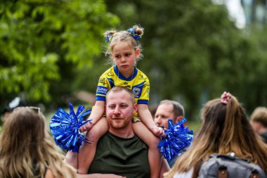 Taraftarlar, Wembley Stadyumu 'na 7 Haziran 2025' te oynanan Betfred Challenge Cup Final Warrington Wolves vs Hull KR karşılaşmasından önce geldi.