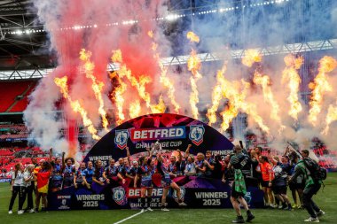 Wigan Warriors, 7 Haziran 2025 'te Wembley Stadyumu' nda oynanan Betfred Kadınlar Meydan Okuma Kupası finalinin ardından kupayı kaldırdı.