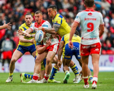 Warrington Wolves 'tan Paul Vaughan, 7 Haziran 2025' te Wembley Stadyumu 'nda oynanan Betfred Challenge Cup Final Warrington Wolves vs Hull KR karşılaşmasında bir müdahale yaptı.