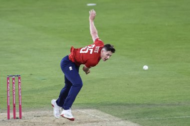 İngiltere 'den Matthew Potts topu 1. Vitality T20 Uluslararası Serisi sırasında Banks Homes Riverside Stadyumu, Chester-le-street, 6 Haziran 2025' te Batı Hint Adaları 'nda veriyor.