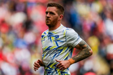 Warrington Wolves 'un oyuncuları 7 Haziran 2025' te Wembley Stadyumu 'nda oynanan Betfred Challenge Cup Final Warrington Wolves vs Hull KR karşılaşmasından önce ısınmaya başladılar.