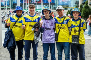 Taraftarlar, Wembley Stadyumu 'na 7 Haziran 2025' te oynanan Betfred Challenge Cup Final Warrington Wolves vs Hull KR karşılaşmasından önce geldi.