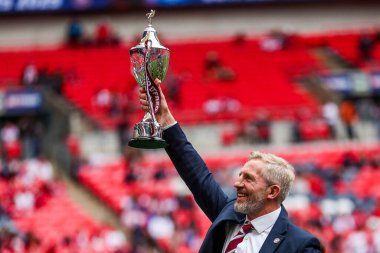 Wigan Warriors, 7 Haziran 2025 'te Wembley Stadyumu' nda oynanan Betfred Kadınlar Meydan Okuma Kupası finalinin ardından kupayı kaldırdı.