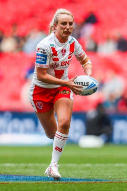 St Helens 'ten Jodie Cunningham, 7 Haziran 2025' te Wembley Stadyumu 'nda düzenlenen Betfred Kadınlar Yarışma Kupası Finali' nde topla koşuyor.