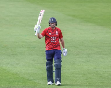 İngiltere Jos Buttler, 6 Haziran 2025 tarihinde İngiltere 'nin Chester-le-street kentindeki Banks Riverside Stadyumu' nda oynanan 1. Vitality T20 Uluslararası Serisi 'nde (50 koşu) yarım yüzyıl (50 koşu) kutluyor.