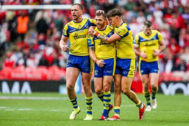 Warrington Wolves 'tan Marc Sneyd, 7 Haziran 2025' te Wembley Stadyumu 'nda oynanan Betfred Challenge Cup Final Warrington Wolves vs Hull KR maçında tepki gösterdi.