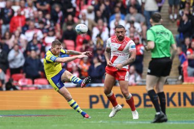 Warrington Wolves 'tan Marc Sneyd, 7 Haziran 2025' te Wembley Stadyumu 'nda oynanan Betfred Challenge Cup Final Warrington Wolves vs Hull KR karşılaşmasında görev başında.