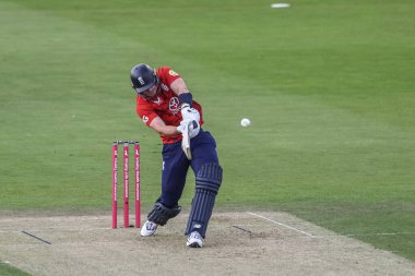 İngiltere 'den Jamie Smith, 6 Haziran 2025' te Banks Homes Riverside Stadyumu 'nda oynanan 1. Vitality T20 Uluslararası Serisi' nde 6 sayı kaydetti.