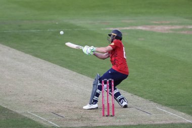 İngiltere 'nin Jos Buttler' ı 1. Vitality T20 Uluslararası Serisi 'nde 6 sayılık ters vuruşla Banks Riverside Stadyumu, Chester-le-street, 6 Haziran 2025