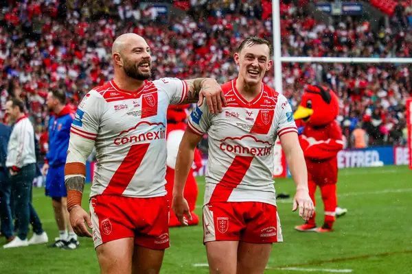 Hull KR, 7 Haziran 2025 'te Londra, Wembley Stadyumu' nda oynanan Betfred Challenge Cup Final Warrington Wolves vs Hull KR 'ın zaferini kutladı.