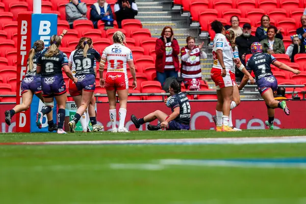 Wigan Warriors 'tan Megan Williams, 7 Haziran 2025' te Wembley Stadyumu 'nda düzenlenen Betfred Kadınlar Yarışma Kupası finalinde Wigan Warriors' a karşı oynuyor.