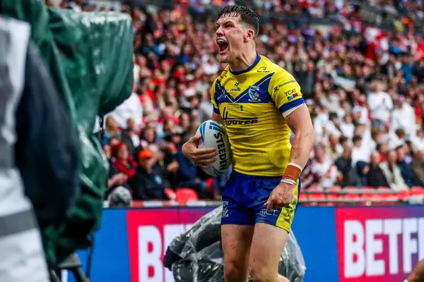 Warrington Wolves 'tan Josh Thewlis, 7 Haziran 2025' te Wembley Stadyumu 'nda oynanan Betfred Challenge Cup Final Warrington Wolves vs Hull KR karşılaşmasını kutluyor.