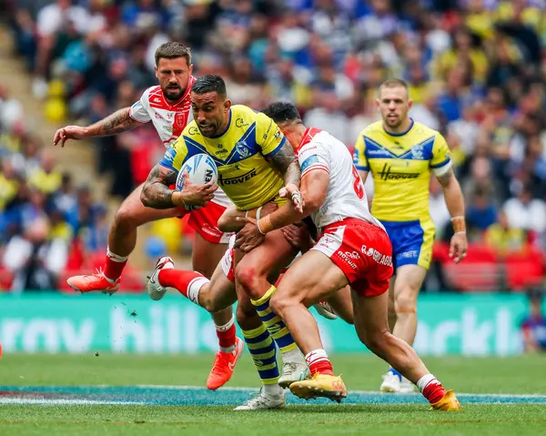 Warrington Wolves 'tan Paul Vaughan, 7 Haziran 2025' te Wembley Stadyumu 'nda oynanan Betfred Challenge Cup Final Warrington Wolves vs Hull KR karşılaşmasında rakibini yendi.