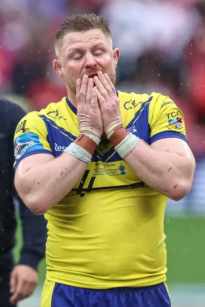 Warrington Kurtları 'ndan üzgün Luke Yates, 7 Haziran 2025' te Wembley Stadyumu 'nda oynanan Betfred Challenge Cup Final Warrington Wolves vs Hull KR maçında...