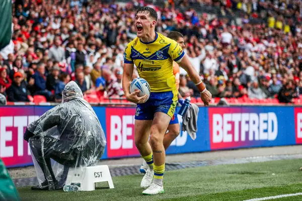 Warrington Wolves 'tan Josh Thewlis, 7 Haziran 2025' te Wembley Stadyumu 'nda oynanan Betfred Challenge Cup Final Warrington Wolves vs Hull KR karşılaşmasını kutluyor.