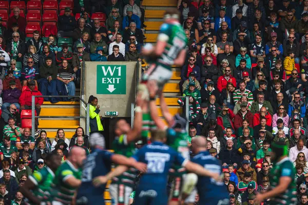 Leicester Tigers takımından Ollie Chessum, 7 Haziran 2025 'te Leicester Premiership Play-off Leicester Tigers' a karşı Mattioli Woods Welford Road Stadyumu 'nda Leicester, İngiltere' de oynanan yarı final play-off maçında ev sahibi taraftarların önünde şampiyon oldu.