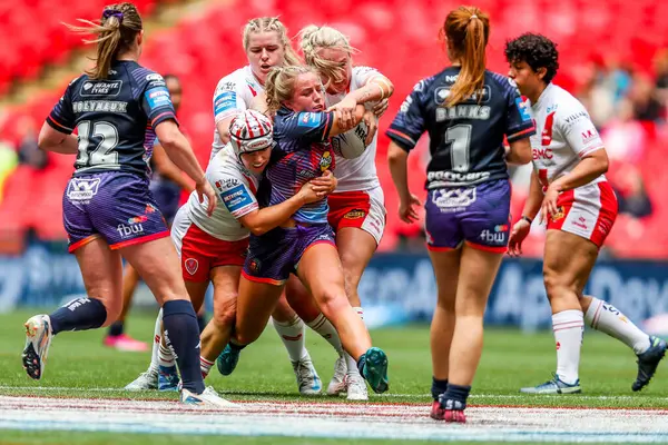 Wigan Warriors 'dan Ellise Derbyshire, 7 Haziran 2025' te Wembley Stadyumu 'nda oynanan Betfred Kadınlar Yarışma Kupası finalinde yenildi.