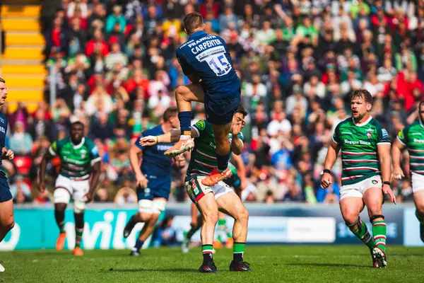 Leicester Kaplanları 'ndan Joe Carpenter ve Leicester Tigers' dan Adam Radwan Gallagher Premiership play-off 'ta Leicester Tigers' a karşı Satış Köpekbalıkları Mattioli Woods Road Stadyumu, Leicester, 7 Haziran 2025